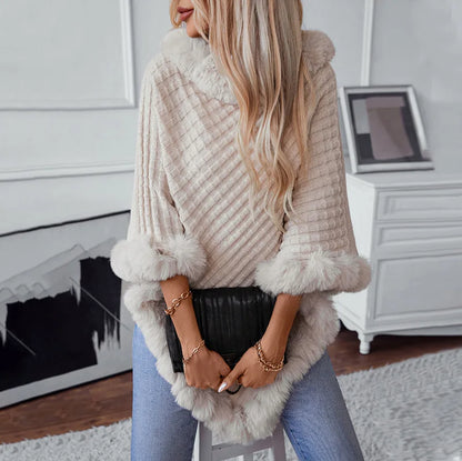 Cape en Tricot avec Col en Fourrure