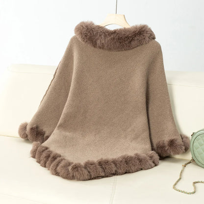 Cape en Tricot avec Col en Fourrure