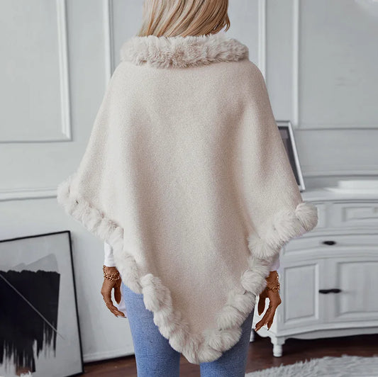 Cape en Tricot avec Col en Fourrure